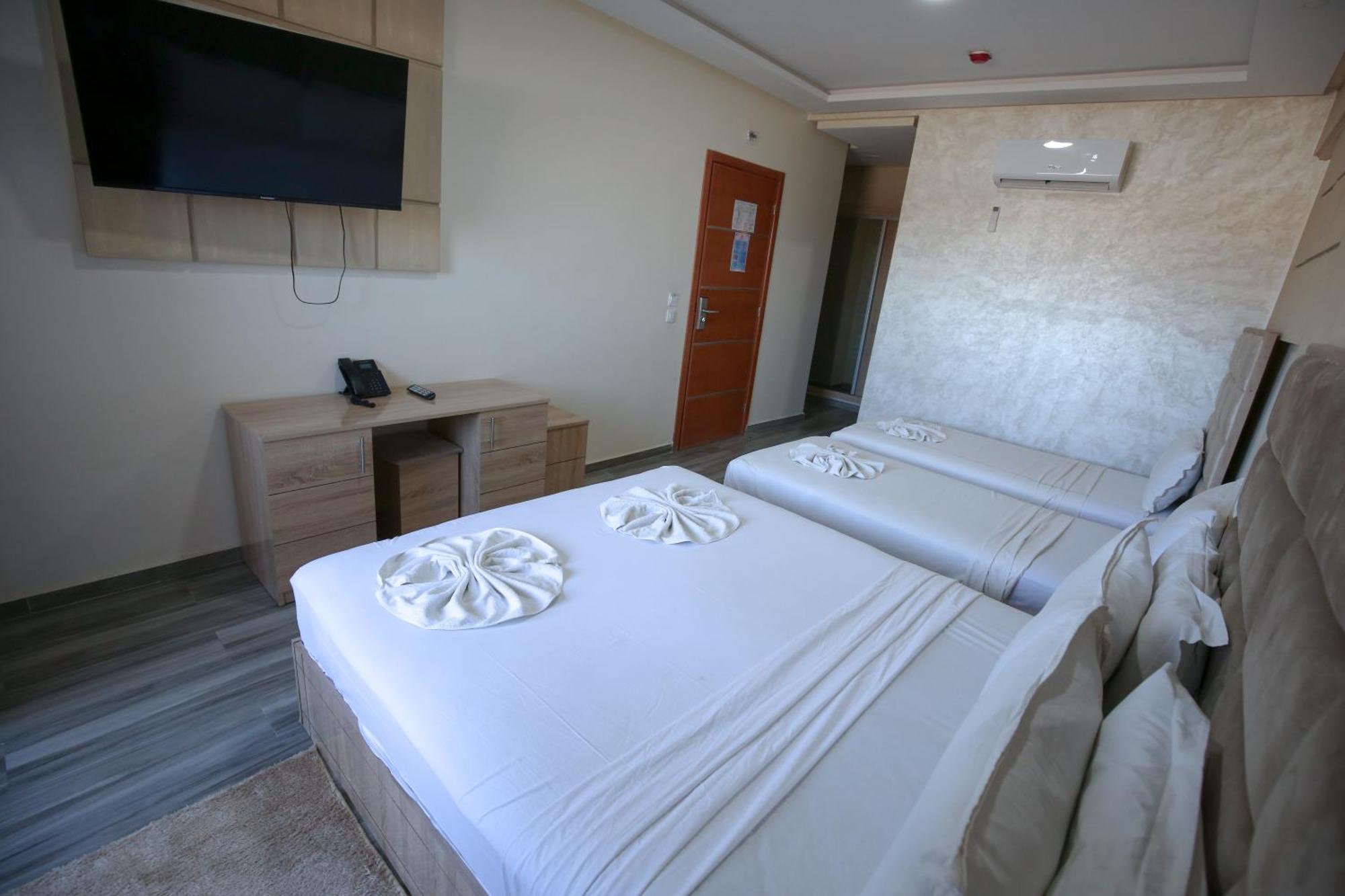 Fekri Hotel Meknès Esterno foto