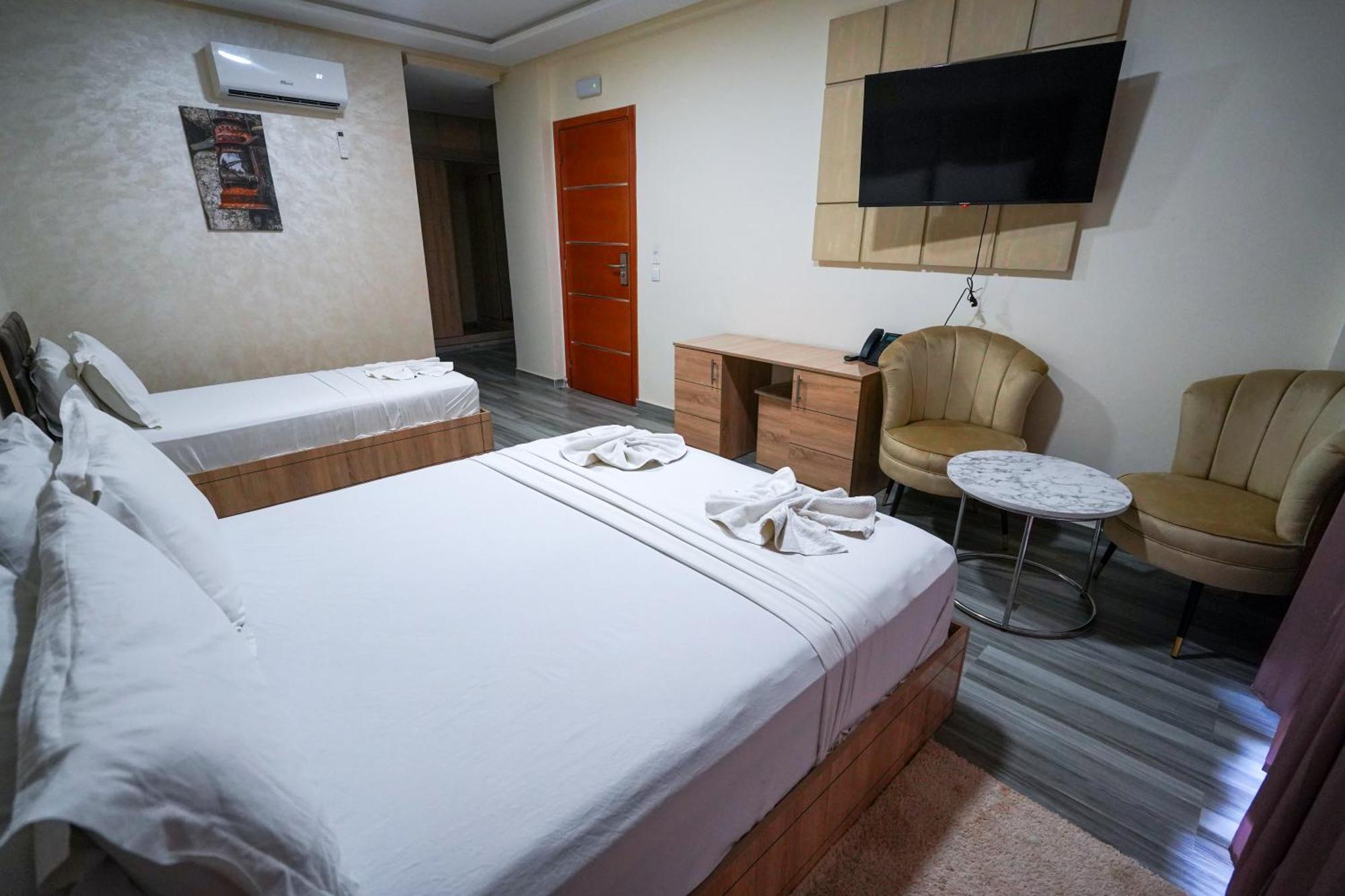 Fekri Hotel Meknès Esterno foto
